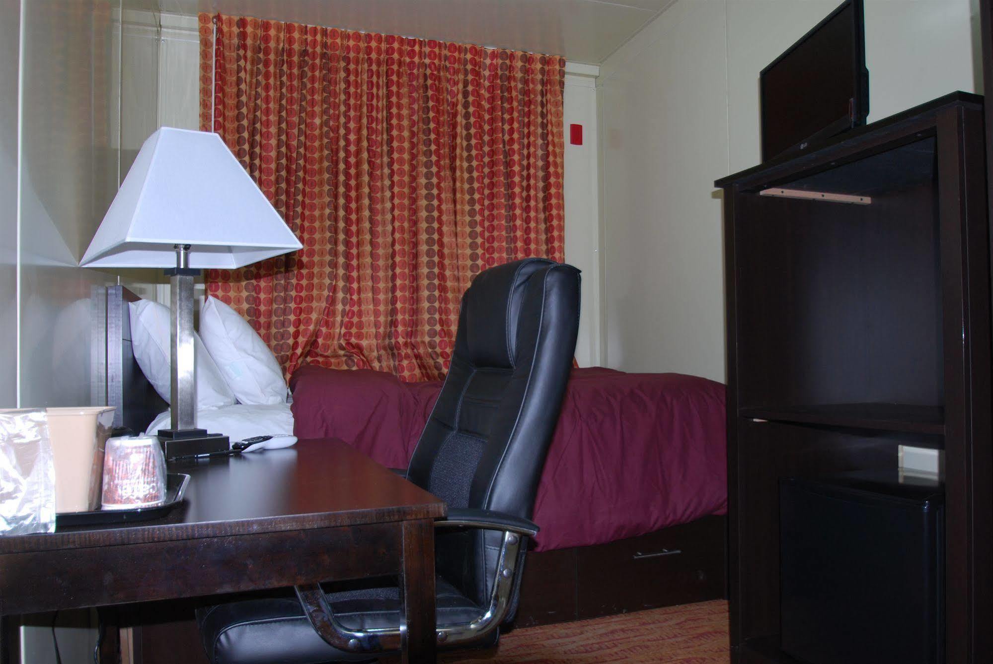 Shut Eye Hotel Alexander Bagian luar foto