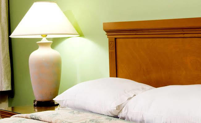 Shut Eye Hotel Alexander Bagian luar foto